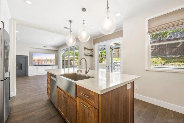7352 Via Cresta, San Diego, CA 92129