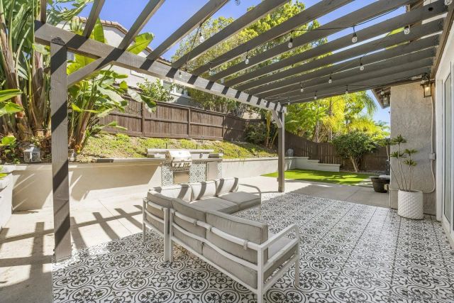 7352 Via Cresta, San Diego, CA 92129
