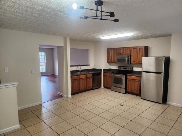 1736 Redan E, Lithonia, GA 30058