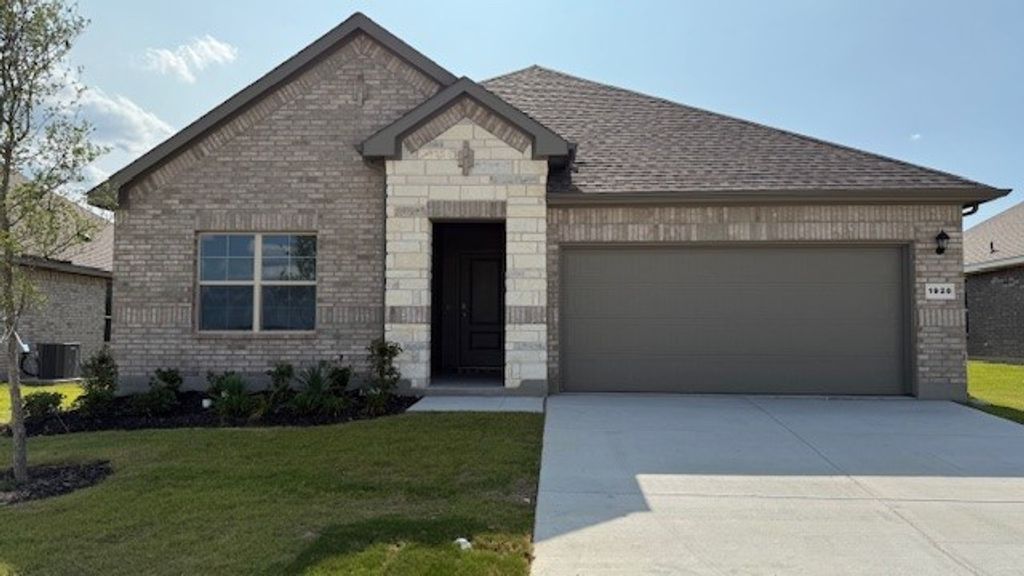 1920 PREAKNESS Drive, Granbury, TX 76049