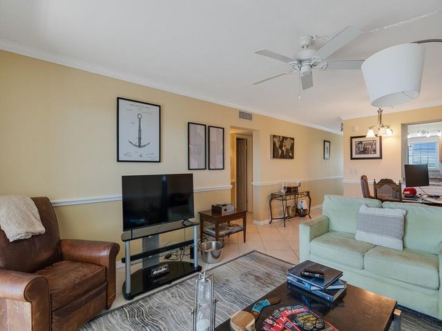 2333 Indian River Boulevard 506, Vero Beach, FL 32960