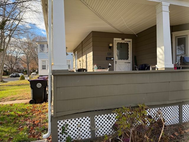 2027-2029 Northampton St, Holyoke, MA 01040