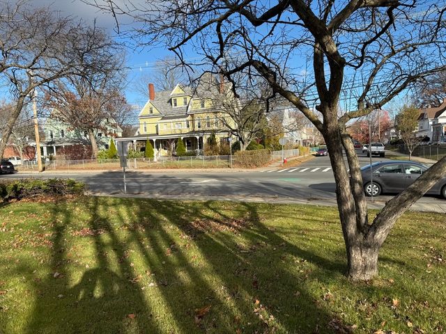 2027-2029 Northampton St, Holyoke, MA 01040