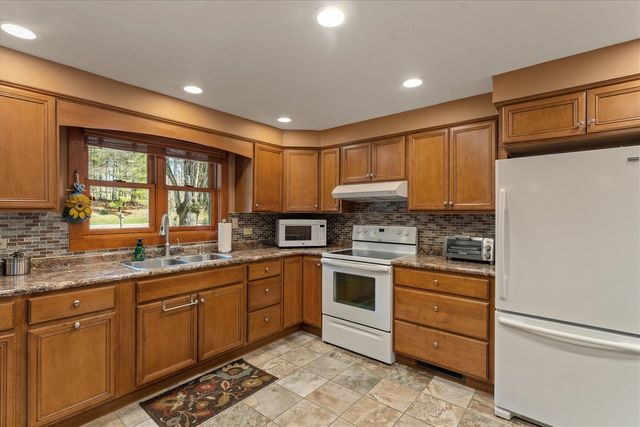 70902 Sunrise Drive, Edwardsburg, MI 49112