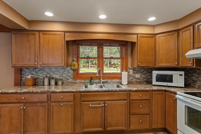 70902 Sunrise Drive, Edwardsburg, MI 49112