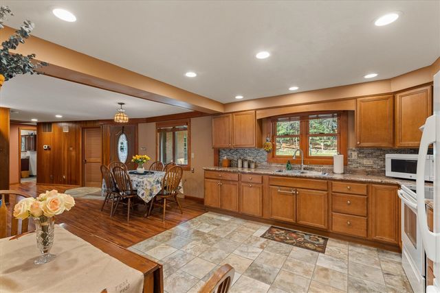 70902 Sunrise Drive, Edwardsburg, MI 49112