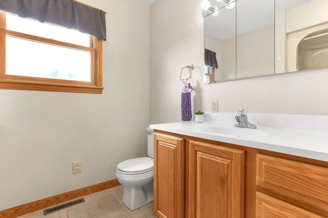 33 Longitude Drive, Mount Vernon, OH 43050