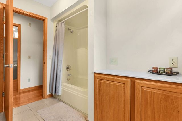 33 Longitude Drive, Mount Vernon, OH 43050