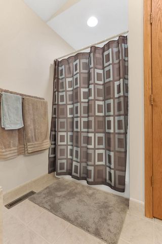 33 Longitude Drive, Mount Vernon, OH 43050