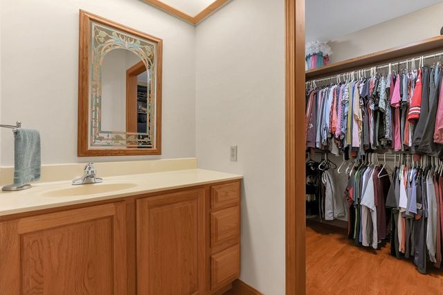 33 Longitude Drive, Mount Vernon, OH 43050