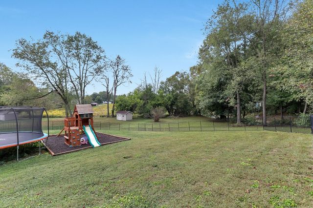 33 Longitude Drive, Mount Vernon, OH 43050