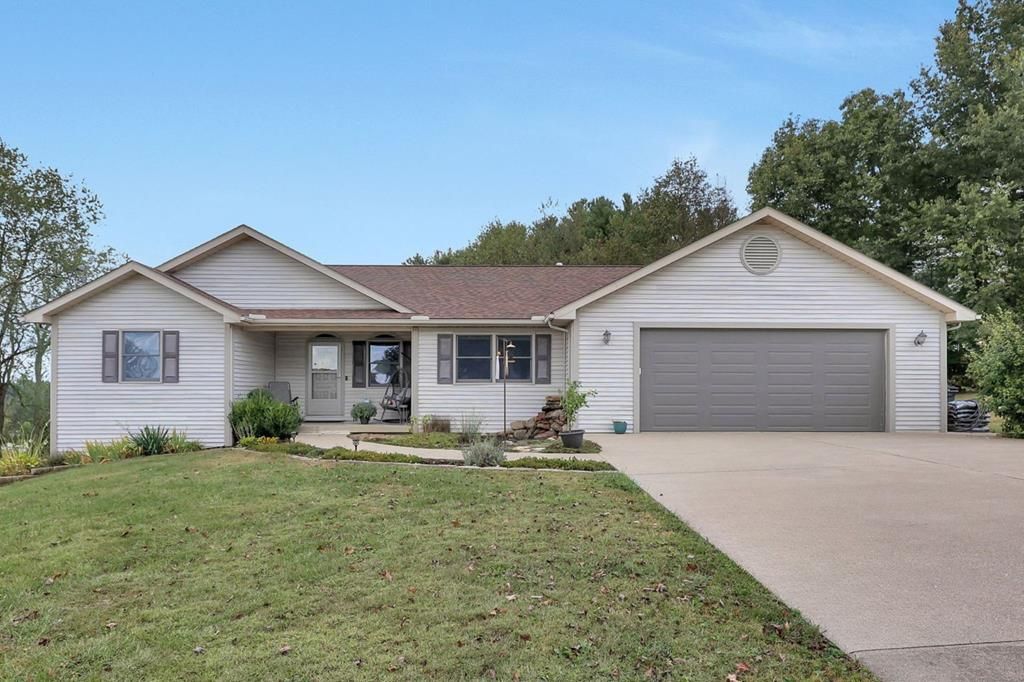 33 Longitude Drive, Mount Vernon, OH 43050