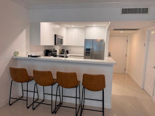 2301 Collins Avenue 427, Miami Beach, FL 33139