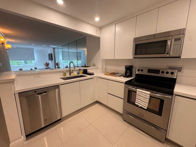 2301 Collins Avenue 427, Miami Beach, FL 33139