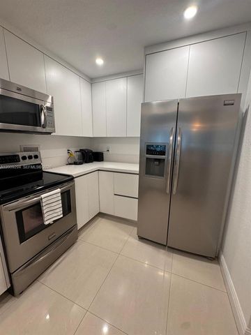2301 Collins Avenue 427, Miami Beach, FL 33139