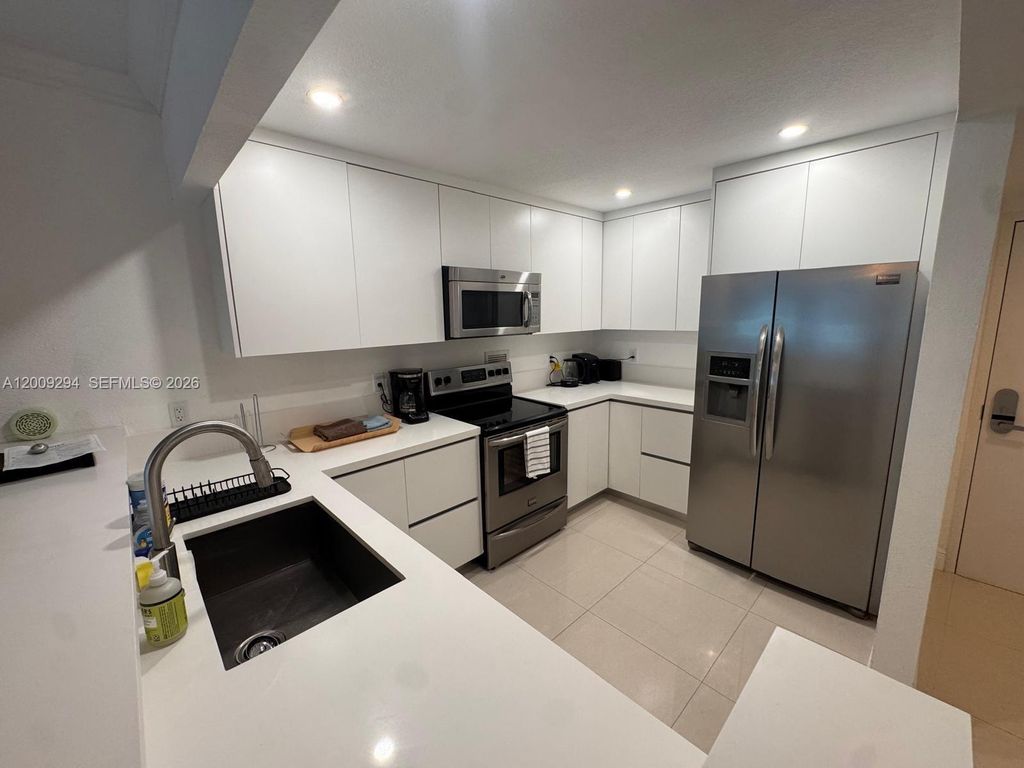2301 Collins Avenue 427, Miami Beach, FL 33139