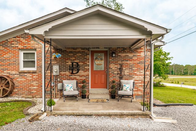 160 Blackey Bandy Rd, Bethpage, TN 37022