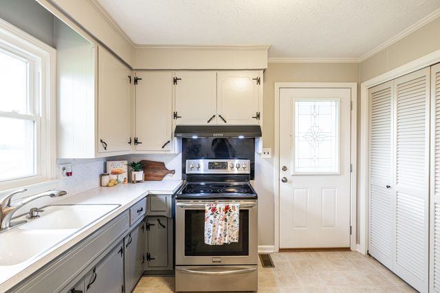 160 Blackey Bandy Rd, Bethpage, TN 37022