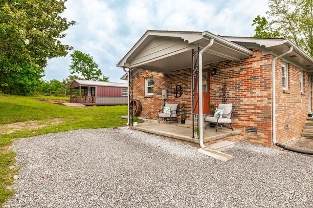 160 Blackey Bandy Rd, Bethpage, TN 37022