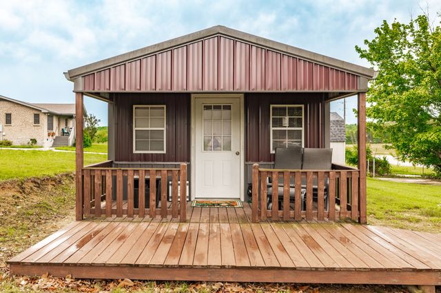 160 Blackey Bandy Rd, Bethpage, TN 37022