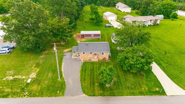 160 Blackey Bandy Rd, Bethpage, TN 37022