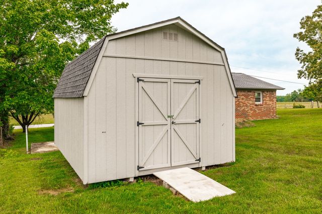 160 Blackey Bandy Rd, Bethpage, TN 37022