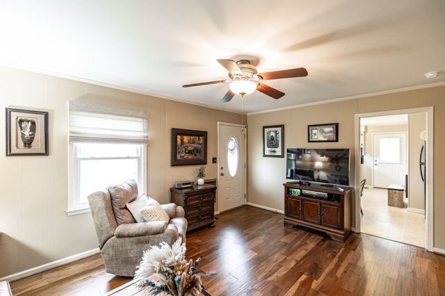 160 Blackey Bandy Rd, Bethpage, TN 37022