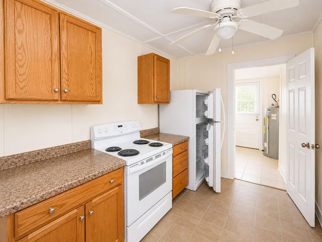 313 Magnolia Street, West Columbia, TX 77486