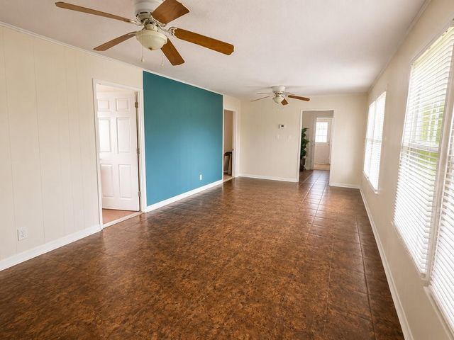 313 Magnolia Street, West Columbia, TX 77486