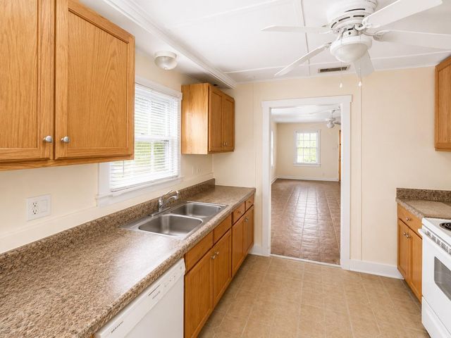 313 Magnolia Street, West Columbia, TX 77486