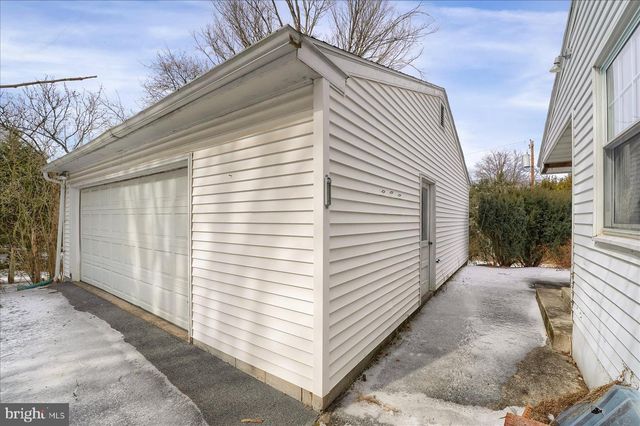 537 KEMMERER RD, State College, PA 16801