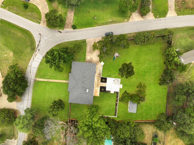 180 Trailing Oaks Drive, Double Oak, TX 75077