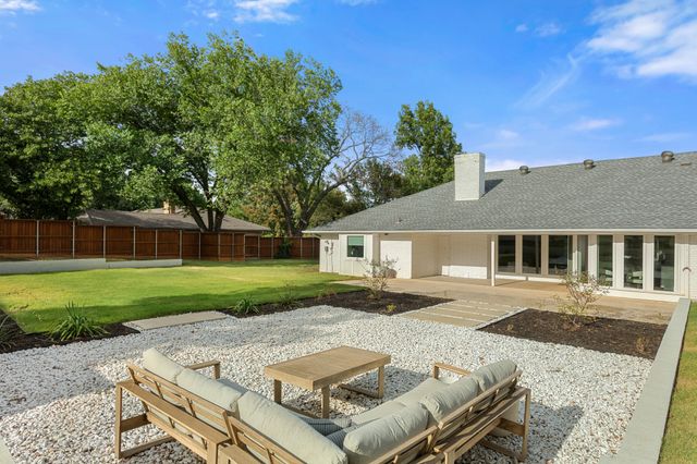 180 Trailing Oaks Drive, Double Oak, TX 75077