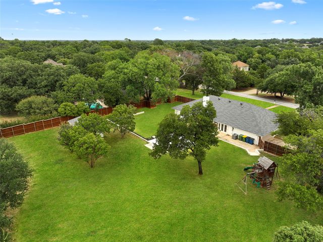 180 Trailing Oaks Drive, Double Oak, TX 75077