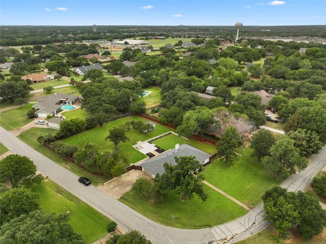 180 Trailing Oaks Drive, Double Oak, TX 75077