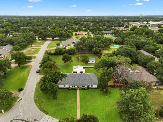180 Trailing Oaks Drive, Double Oak, TX 75077