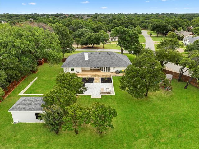 180 Trailing Oaks Drive, Double Oak, TX 75077