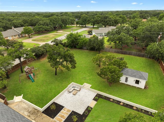180 Trailing Oaks Drive, Double Oak, TX 75077