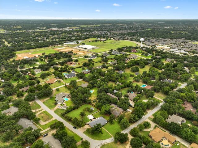 180 Trailing Oaks Drive, Double Oak, TX 75077