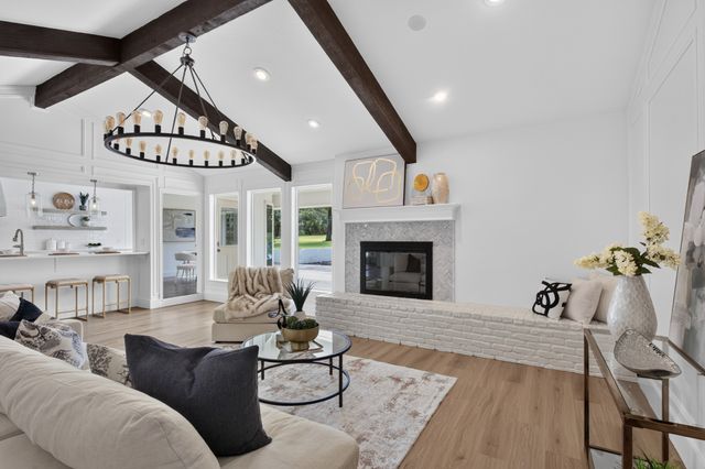 180 Trailing Oaks Drive, Double Oak, TX 75077