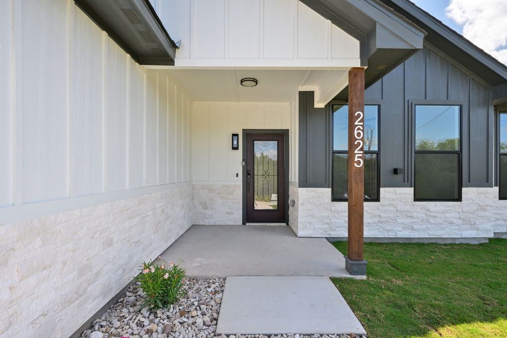 2625 White Rock Drive, Granbury, TX 76048 — photo 3