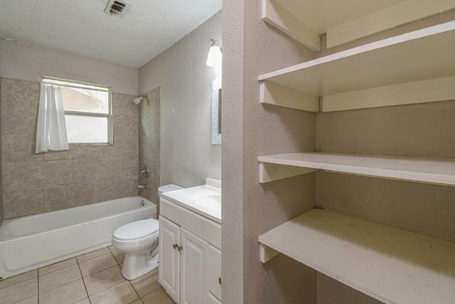 1404 N San Jacinto Street, Conroe, TX 77301