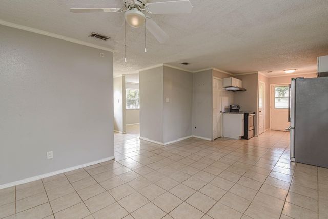 1404 N San Jacinto Street, Conroe, TX 77301