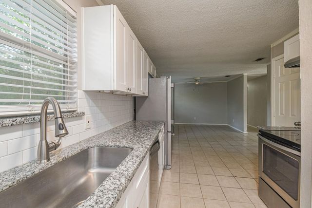 1404 N San Jacinto Street, Conroe, TX 77301