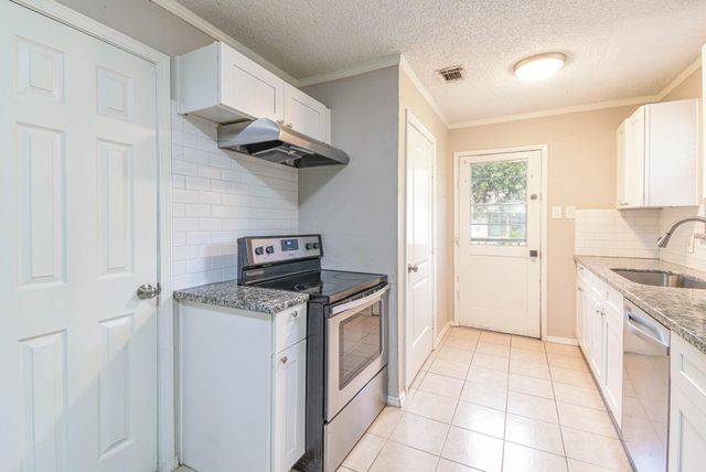 1404 N San Jacinto Street, Conroe, TX 77301