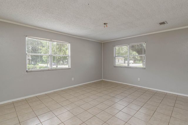 1404 N San Jacinto Street, Conroe, TX 77301