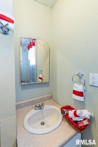 1016 E VIRGINIA Avenue, Peoria, IL 61603