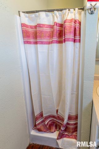 1016 E VIRGINIA Avenue, Peoria, IL 61603