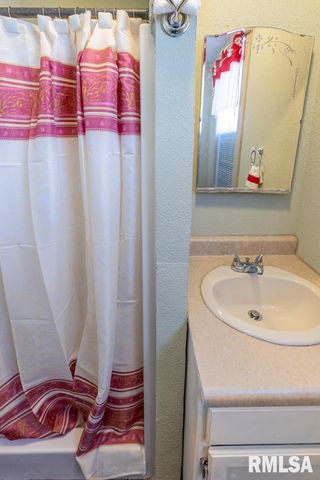 1016 E VIRGINIA Avenue, Peoria, IL 61603