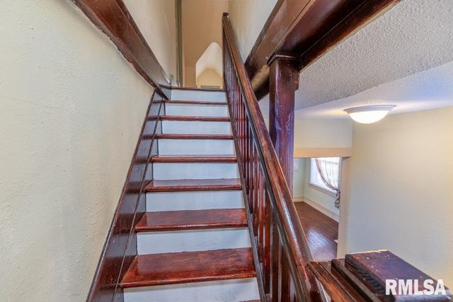 1016 E VIRGINIA Avenue, Peoria, IL 61603